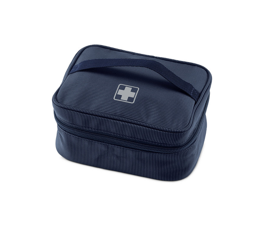 Eine blaue Medikamenten-Tasche mit Griff und einem weißen Kreuz in der Mitte.