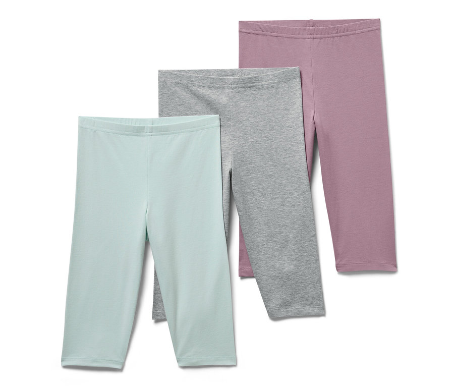 Drei Kinder-3/4-Leggings in Hellblau, Grau und Lila.