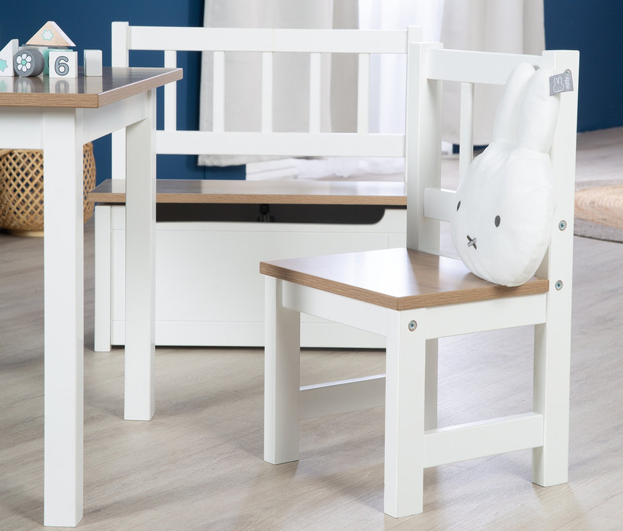 Eine roba Kindersitzgruppe »Woody« bestehend aus Tisch, Stuhl und Bank mit Stauraum.