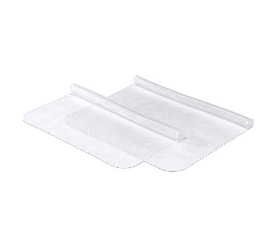 Zwei 2 Silikon-Frischhaltefolien liegen aufgerollt auf einem weißen Hintergrund.