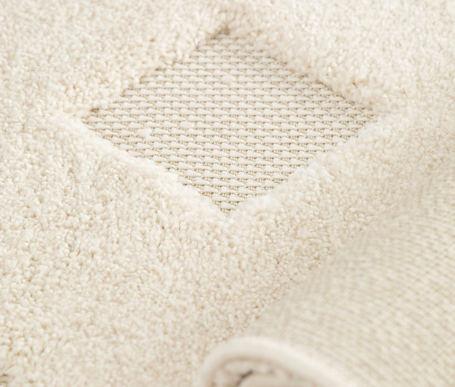 Detailaufnahme eines beigen Indoorteppichs »NATIVO Checks«.