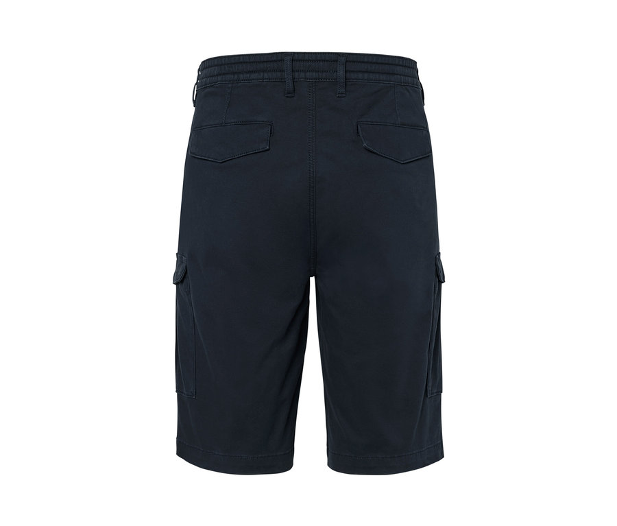 Detailansicht der Rückseite von dunkelblauen Cargo-Shorts.