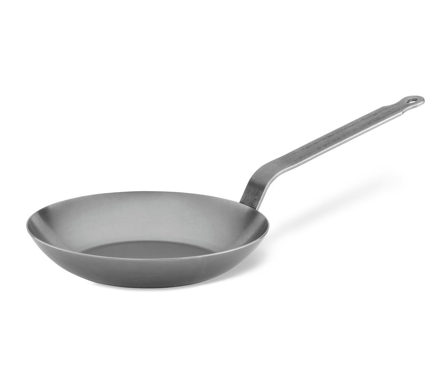 Eine Eisenpfanne mit langem Griff.