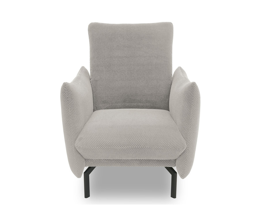 Beiger Sessel »Avila« aus der DOMO collection vor weißem Hintergrund.