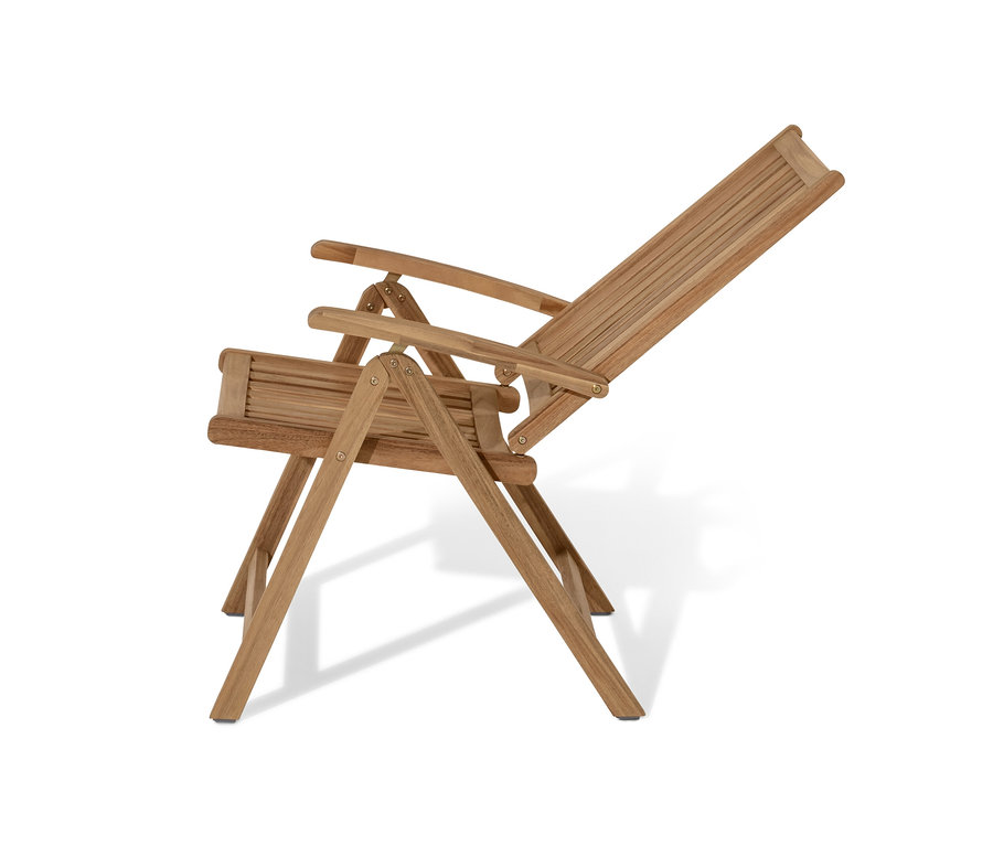 Ein Hochlehner »Lenja« mit verstellbarer Rückenlehne und Holz-Lamellen.