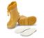 Gelbe Gummistiefel mit Einlegesohlen auf weißem Hintergrund.