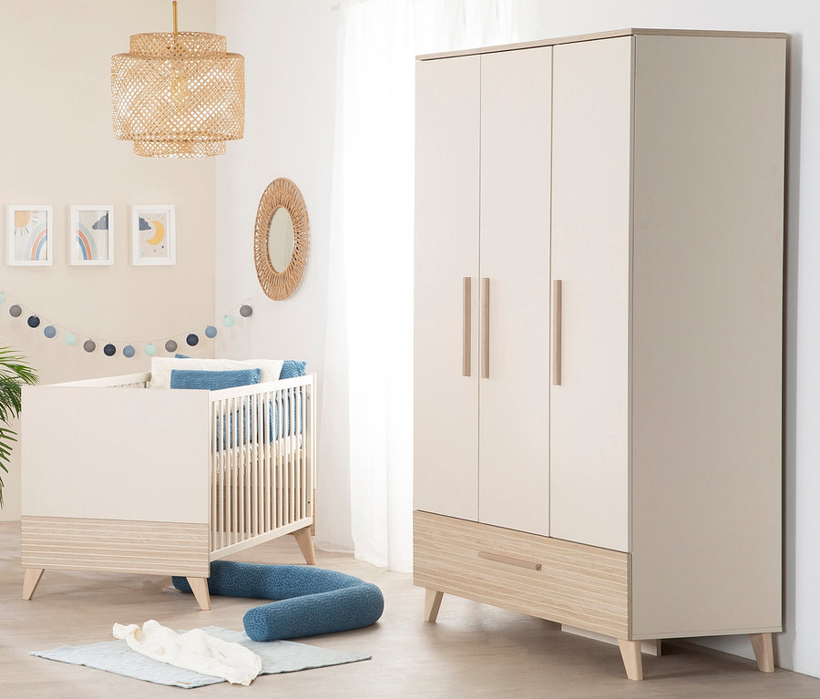 Kinderzimmer mit roba Set »Sidney« 3-teilig, Kaschmir, Gitterbett und Kleiderschrank.