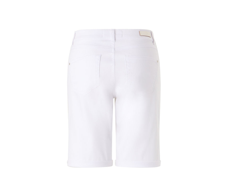 Detail der Rückseite der weißen Angels Jeans »Bermuda Turn-Up«, Straight Fit.