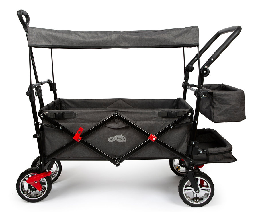 Ein schwarzer small foot Bollerwagen mit grauem Dach und Regencover.
