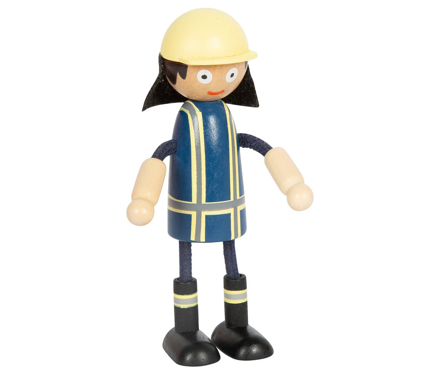 Holzfigur einer Frau mit braunen Haaren in gelbem Helm, blauer Weste und schwarzen Stiefeln.