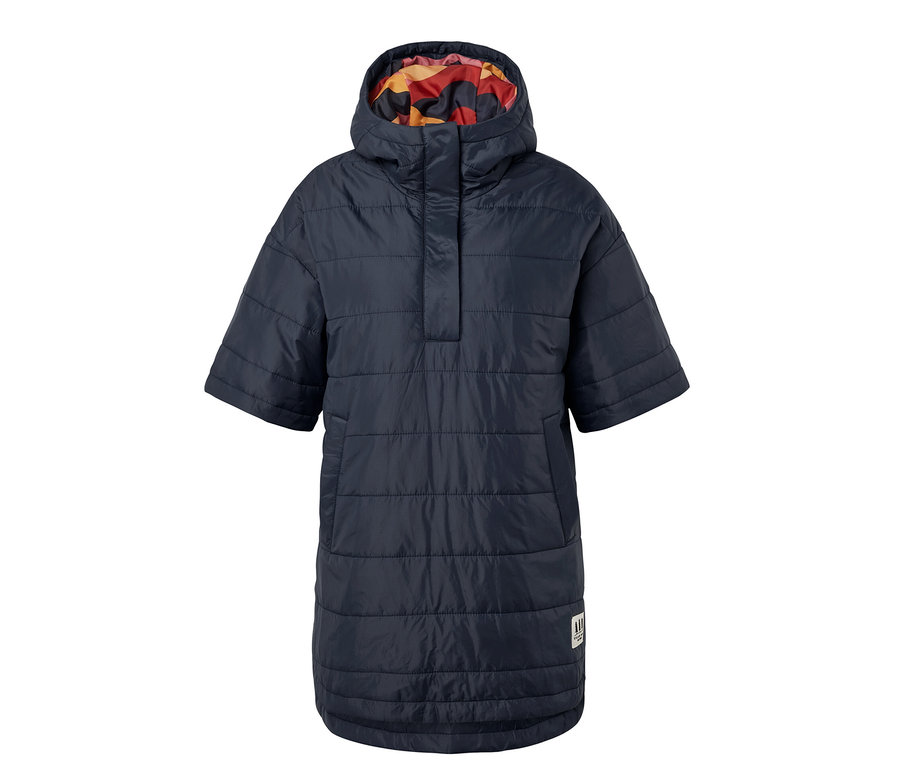 Dunkelblauer Outdoor-Poncho mit Kapuze.