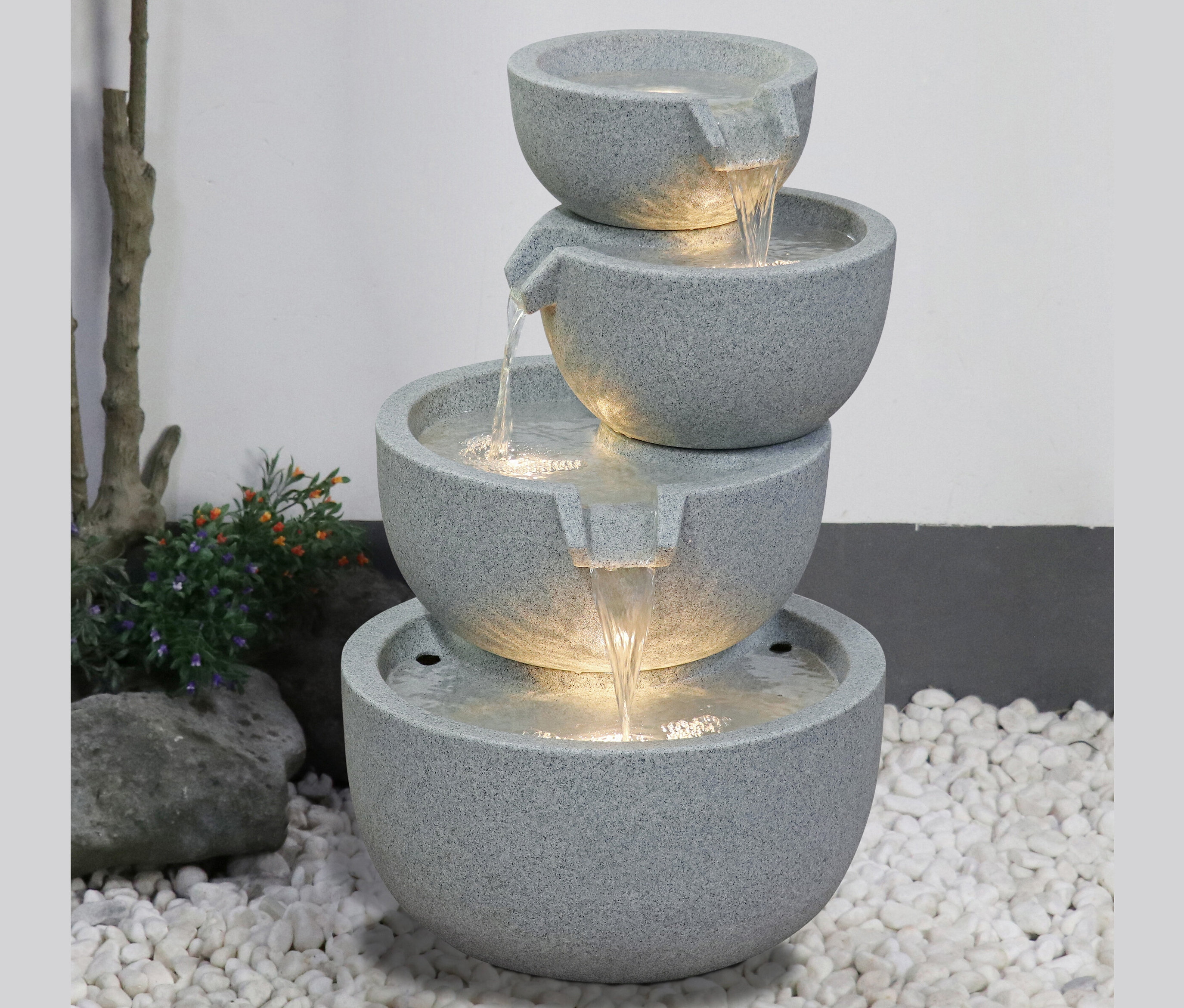 4-stufiger LED-Gartenbrunnen »Rama« mit fließendem Wasser.