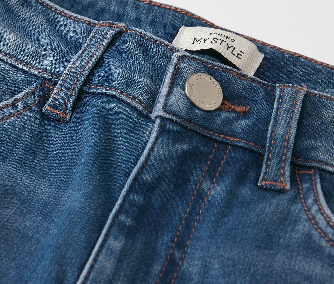 Detail einer blauen Skinny Jeans – Fit »Hanna«.