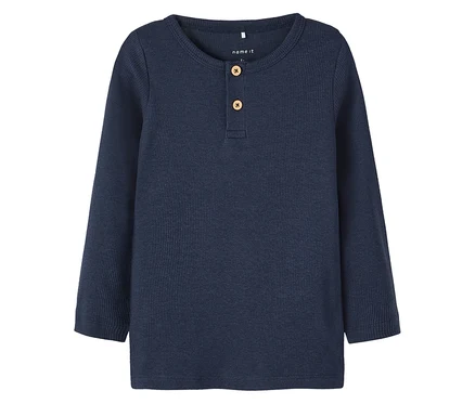 Geripptes, marineblaues NAME IT Langarmshirt mit zwei Knöpfen.