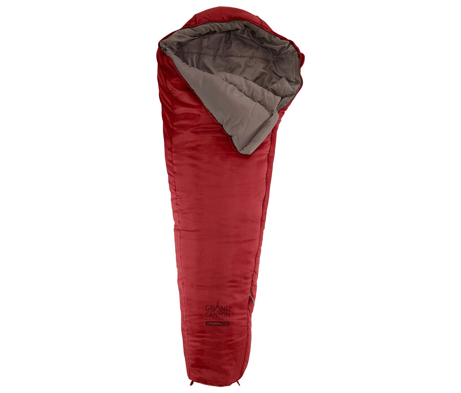 Geöffneter, roter Grand Canyon Kinder-Schlafsack »Fairbanks« mit grauem Innenfutter liegt auf einem weißen Hintergrund.