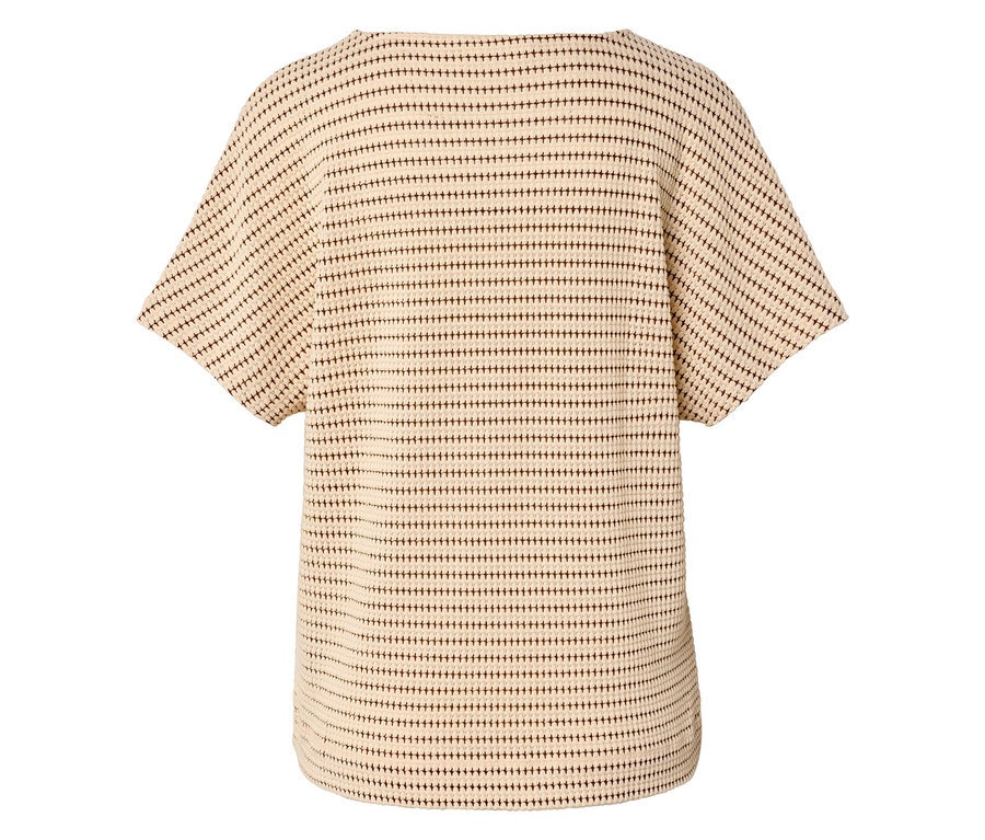 Rückansicht eines hellbraunen T-Shirts mit kurzen Ärmeln und einem Muster aus kleinen, sich kreuzenden braunen Linien.