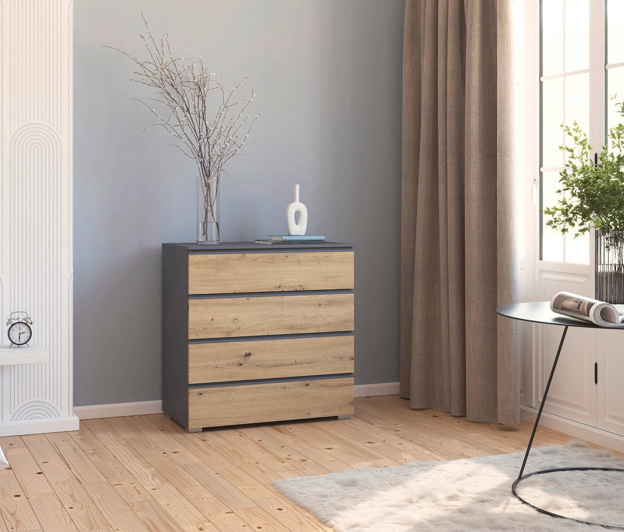 Eine rauch Kommode »Joel« mit 4 Schubladen und 1 Nische in grau metallic/Eiche Artisan steht in einem Raum.
