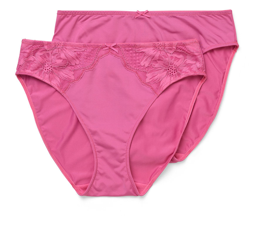Zwei rosafarbene Slips liegen übereinander, der obere Slip hat einen floralen Spitzenbesatz.