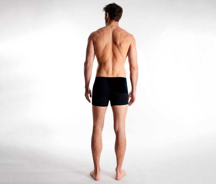 Mann steht mit dem Rücken zur Kamera und trägt schwarze Tom Tailor Slipboxer »Colorado«.