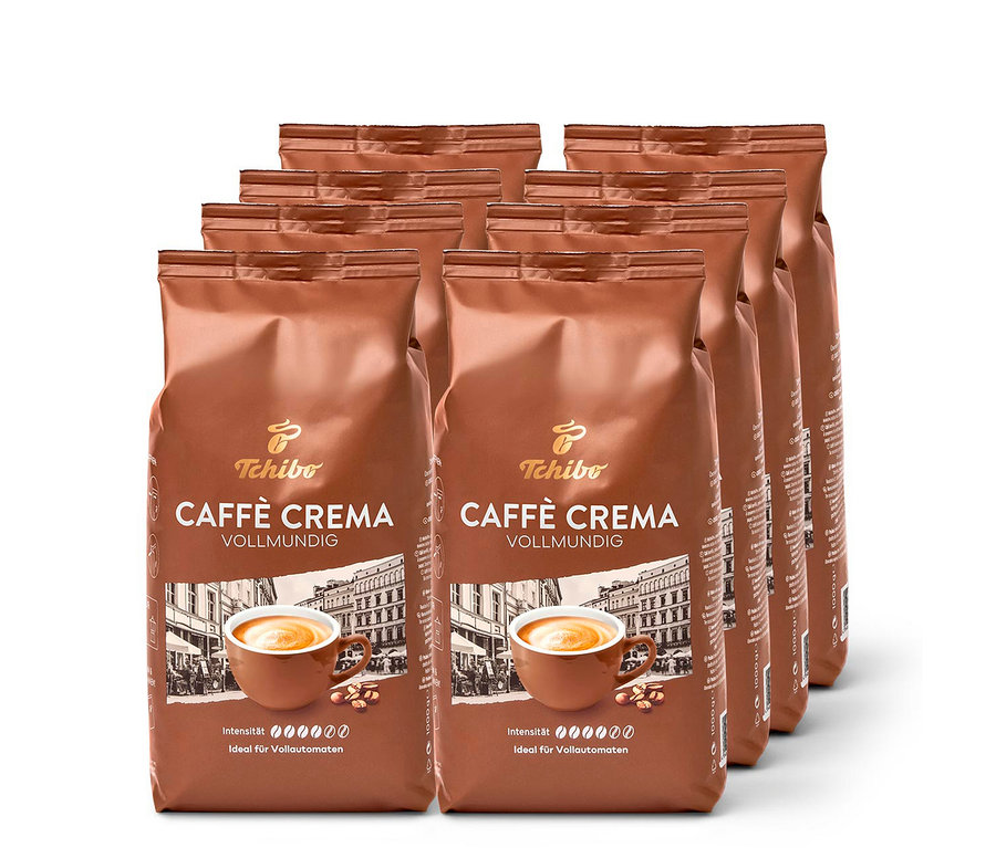 Sieben Packungen Caffè Crema Vollmundig - 8x 1 kg Ganze Bohne von Tchibo stehen im Halbkreis.
