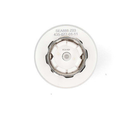 Draufsicht auf ein kreisförmiges, helles Bauteil mit einem metallischen, gezackten Zentrum. Die alphanumerischen Codes SEA888-Z03, 435-077-01-11 und BCA1404 sind auf der Oberfläche aufgedruckt.