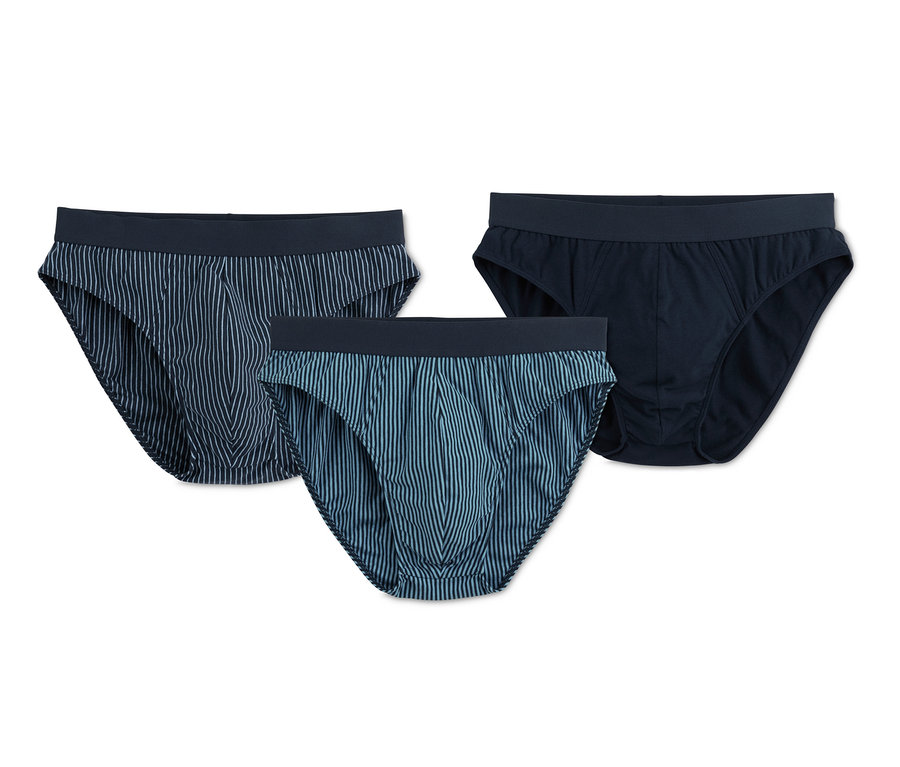 Drei Herrenslips liegen vor einem weißen Hintergrund, zwei davon sind blau gestreift, einer ist dunkelblau. Es handelt sich um '3 Slips'.