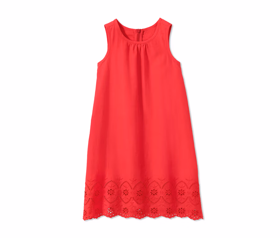 Rotes Kleid mit Lochstickerei.