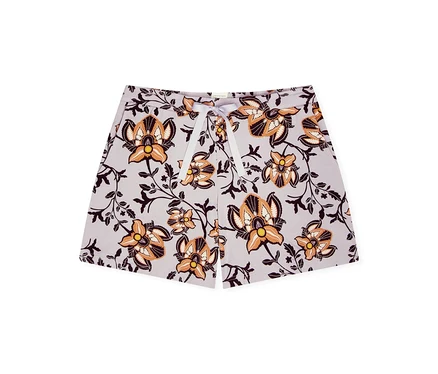 Hellgraue Shorts mit einem aufwendigen orangefarbenen, schwarzen und weißen Blumenmuster und einem weißen Kordelzug.