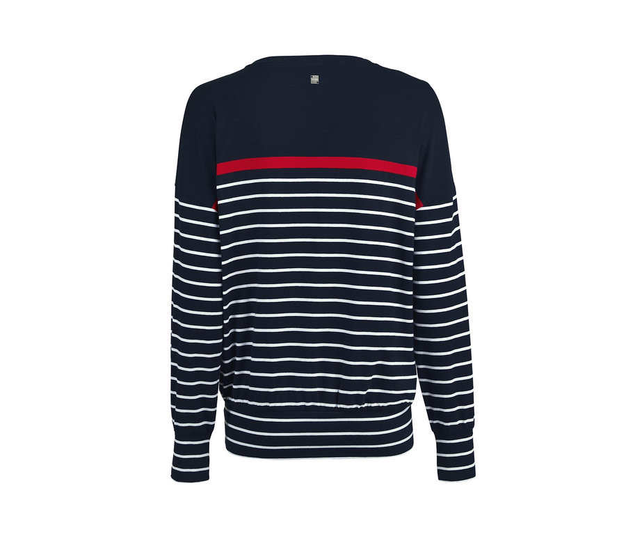 Rückansicht eines Shirts mit Fledermausärmeln mit blau-weißen Streifen und einem roten Streifen oben.