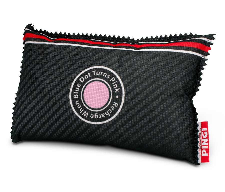 Schwarzes Pingi-Auto-Luftentfeuchterkissen, 300 g, mit roter und weißer Bordüre.