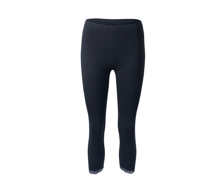 Schwarze 3/4-Leggings mit Spitzenborte.