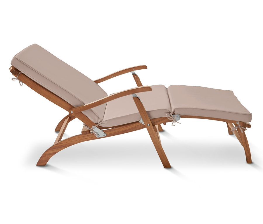 Doubledeckchair mit abnehmbarem Fußteil. Holzrahmen mit beiger Polsterung.