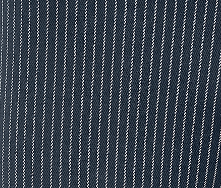 Detailansicht von gestreiften 7/8-Jeggings.