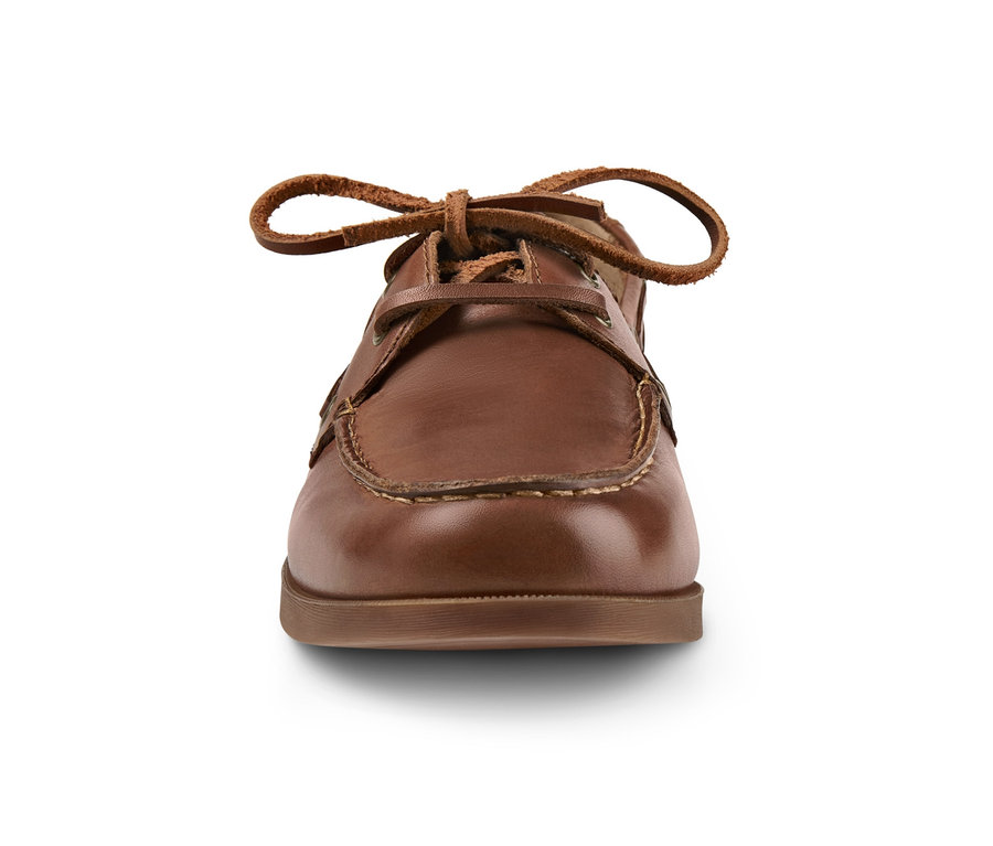 Braune Leder-Bootsschuhe mit braunen Schnürsenkeln.