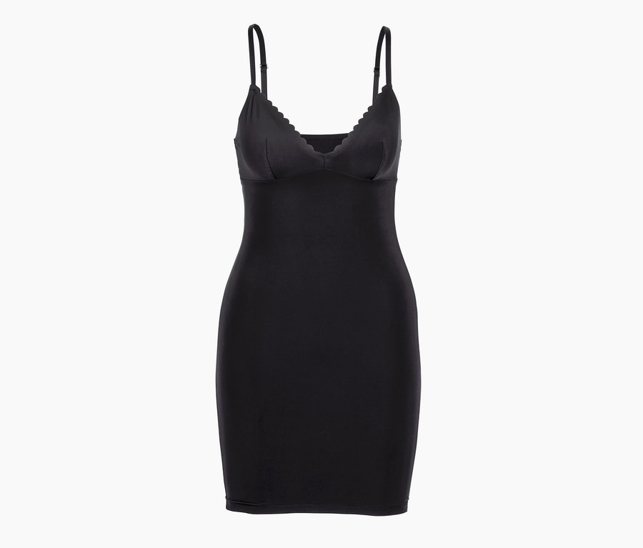 Schwarzes Bodyforming-Unterkleid auf weißem Hintergrund.
