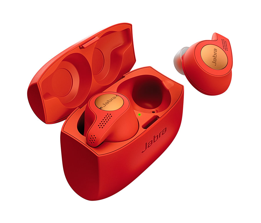 Rote Jabra True Wireless Kopfhörer »Elite Active 65t« mit Ladecase.