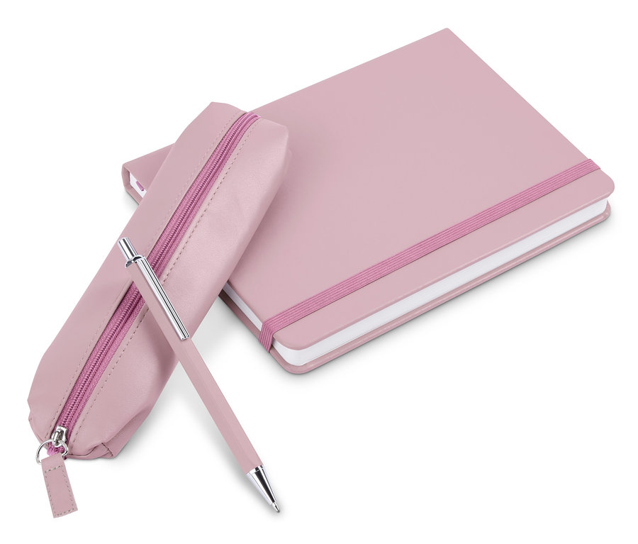 Ein rosafarbenes Notizbuch mit Stift und Etui liegt auf einem weißen Hintergrund.