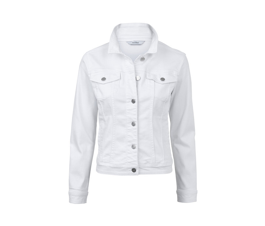 Weiße Jeansjacke mit Knöpfen.