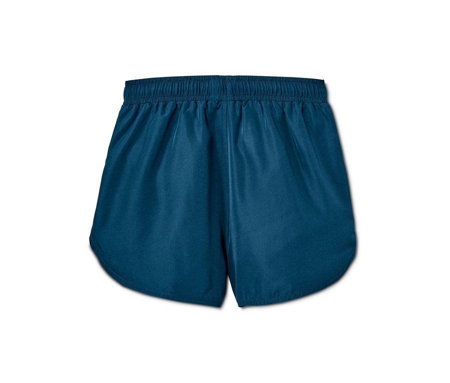 Nahaufnahme von Kinder-Sportshorts aus recyceltem Material in Dunkelblau.