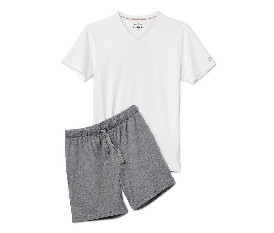 Shorty-Pyjama: Weißes T-Shirt mit kurzen Ärmeln und graue Shorts.