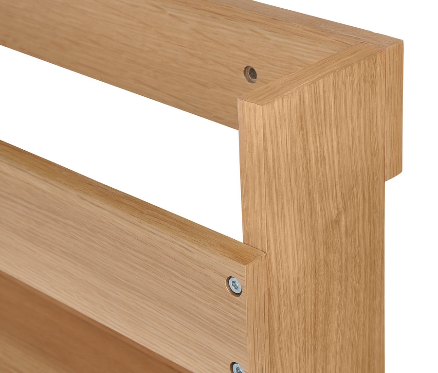 Detailaufnahme eines Wandregals.