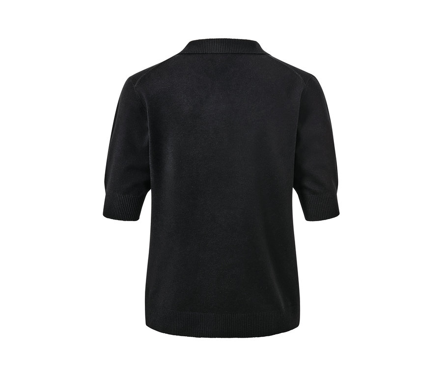 Schwarzes Feinstrick-Poloshirt.