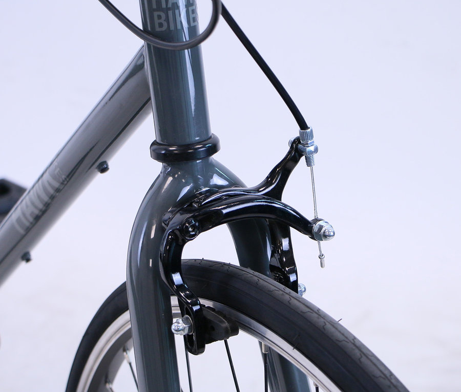Detailaufnahme des grauen HAWK Bikes Fahrrads »Urban Vintage Singlespeed« mit 28 Zoll und 55-cm-Rahmen.