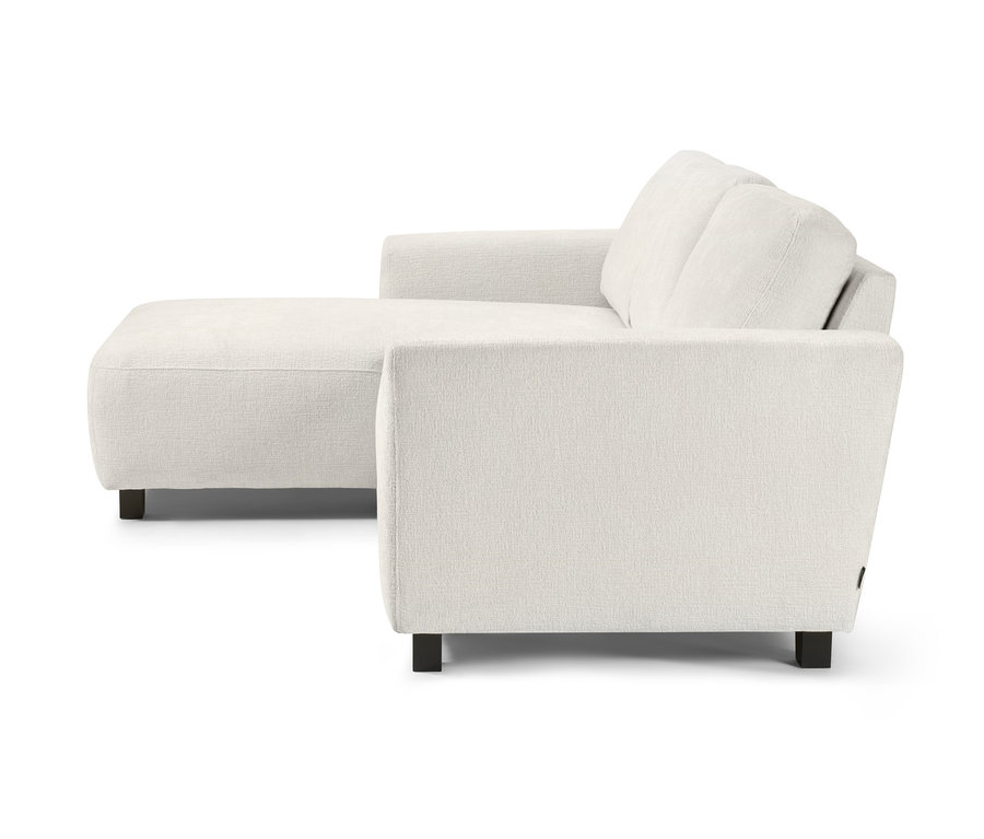 Ein cremefarbenes Ecksofa, links.