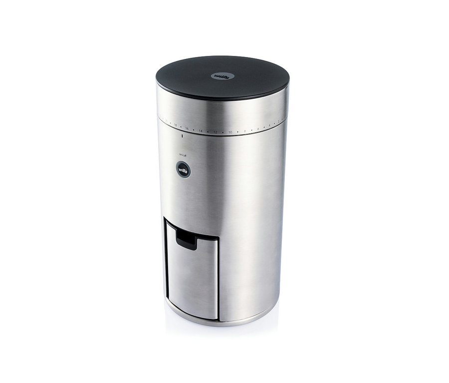 Eine Wilfa Kaffeemühle »Svart Uniform« in Silber auf weißem Hintergrund.