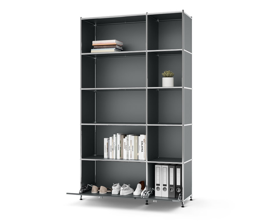 Graues Regal Metall »CN3« mit 2 Klappfächern, Büchern, Pflanze, Ordnern und Schuhen.