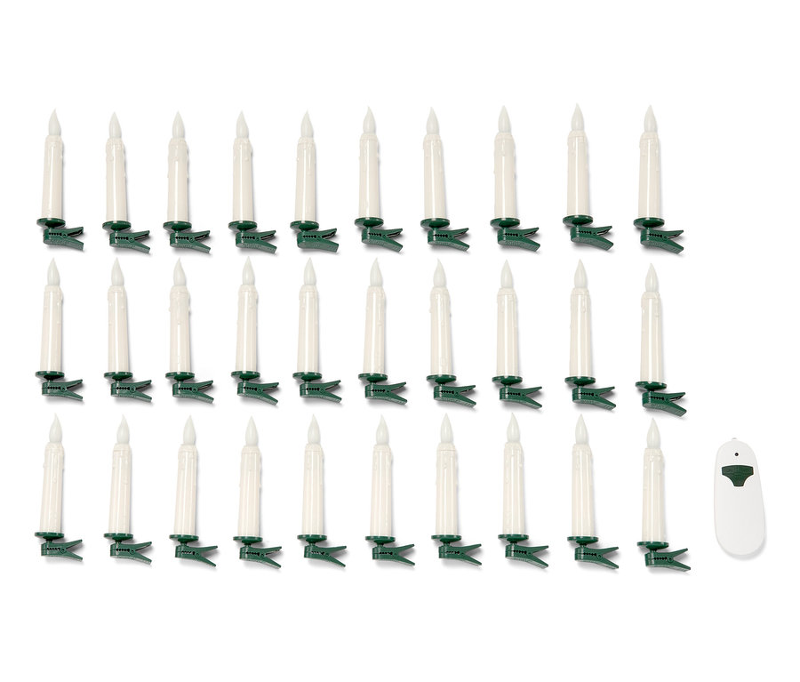 30 LED-Weihnachtsbaumkerzen in mehreren Reihen angeordnet, zusammen mit einer Fernbedienung.