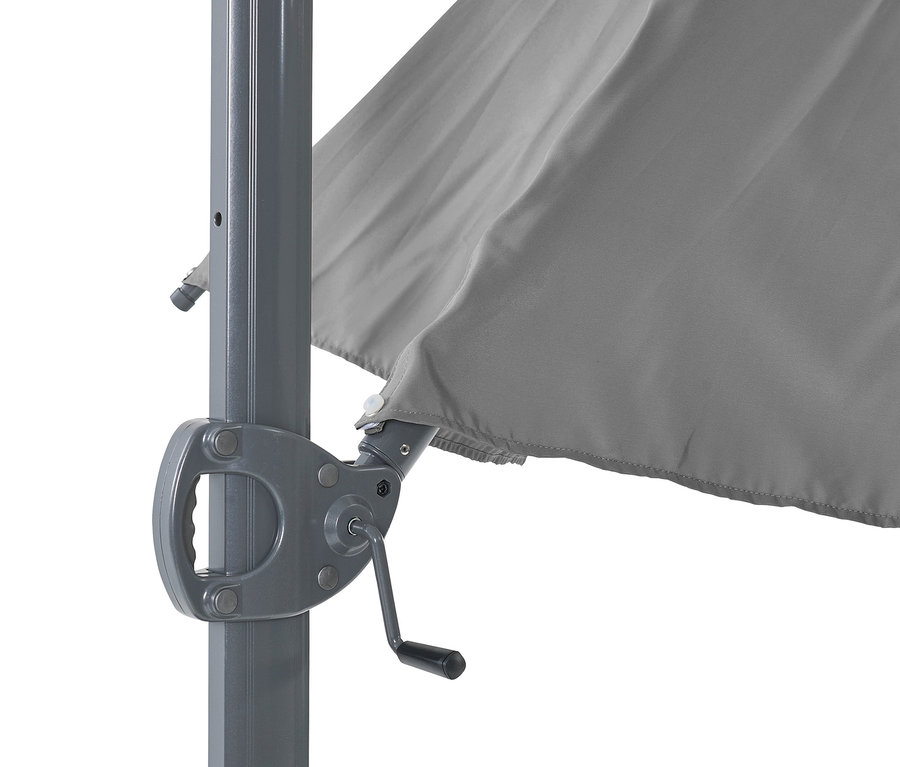 Detailansicht eines anthrazitfarbenen Leco Ampelschirms, Ø ca. 330 cm.