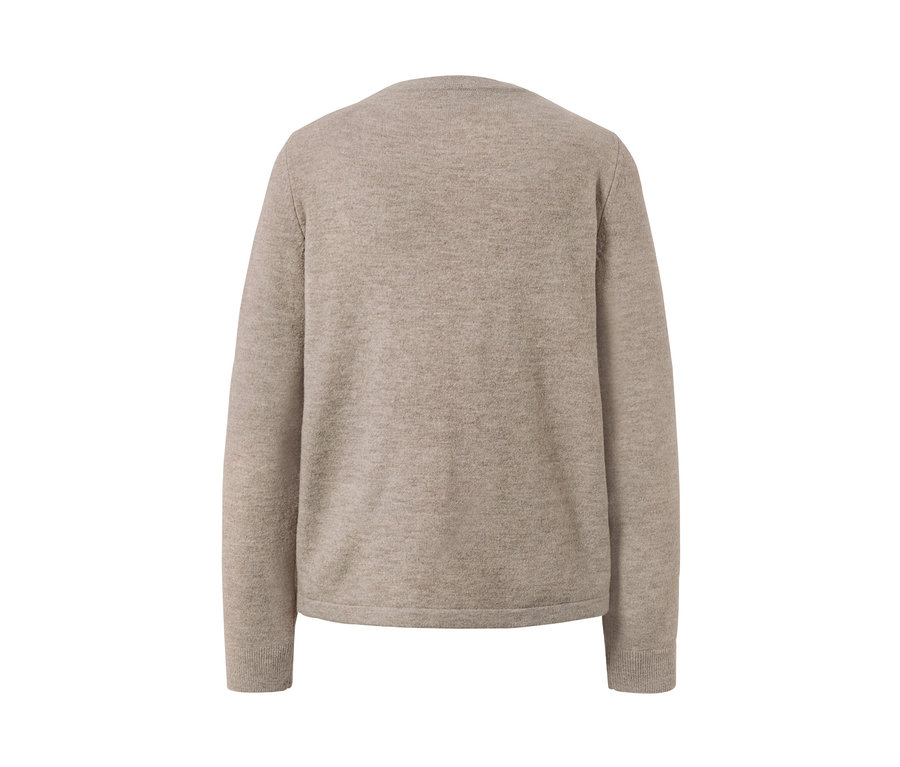 Detailansicht der Rückseite einer Lounge-Jacke aus Strick.