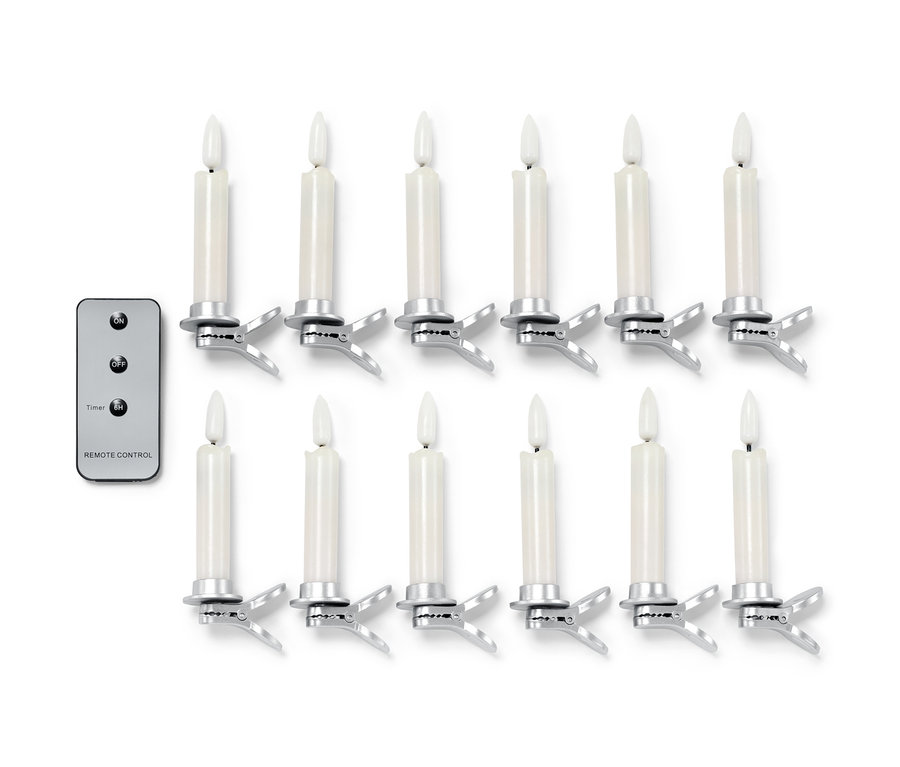 Auf einem weißen Hintergrund sind 12 cremefarbene LED-Weihnachtsbaumkerzen und eine Fernbedienung.